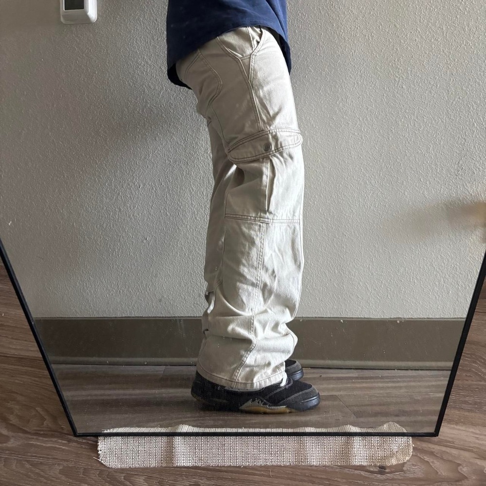 Vintage Y2K/2000s Cream Streetwear Cargo Pants! 26x30 - Picture 2 of 8